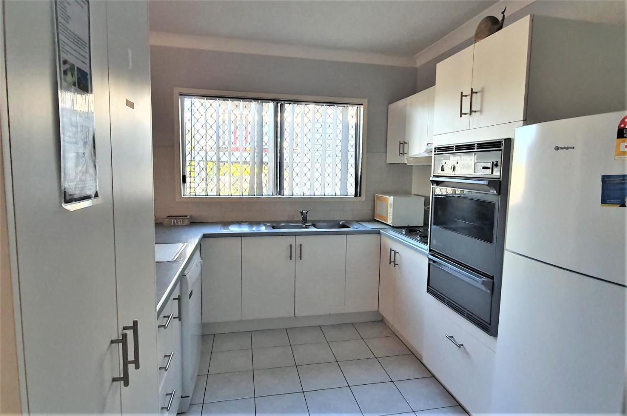 Villa Venezia Apt 3 - Spacious Hervey Bay Beachfront Apartment Eksteriør bilde