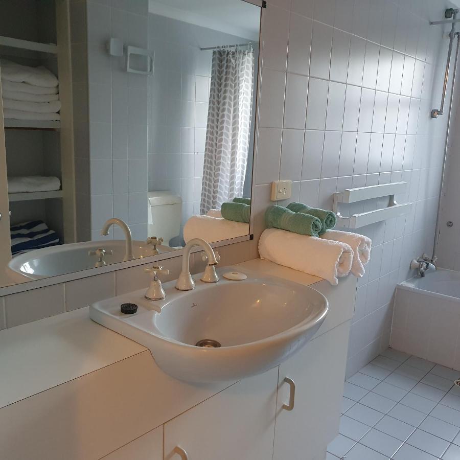 Villa Venezia Apt 3 - Spacious Hervey Bay Beachfront Apartment Eksteriør bilde